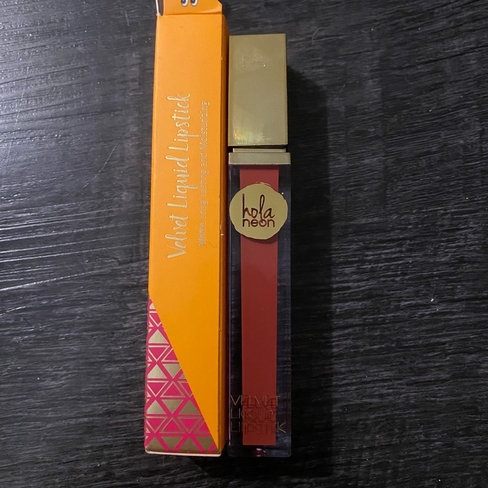 Valvet liquid lipstick